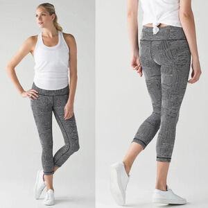 Lululemon Black White Jacquard Maze Wunder Under Crop II Leggings Size 4